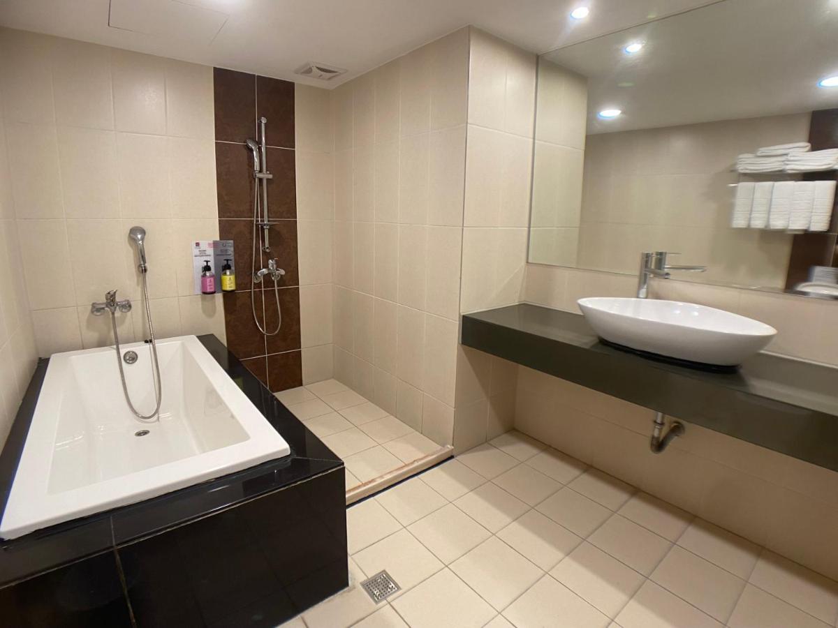 Bonjour Hotel Taichung Eksteriør bilde