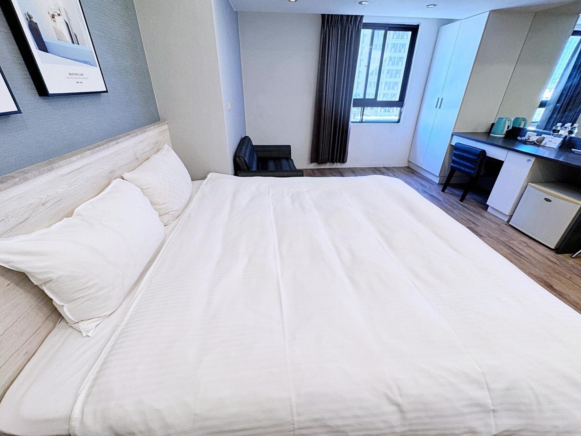 Bonjour Hotel Taichung Eksteriør bilde
